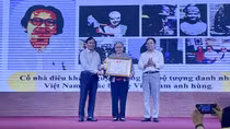 Người đi ngược về phía thời gian