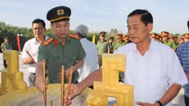 Dâng hương tri ân các Anh hùng, Liệt sỹ ở Đồi Cao và căn cứ Bàu Rong