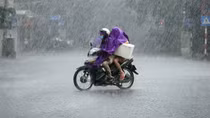 Mưa giông khắp miền Trung, Bắc Bộ trời nắng