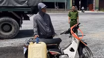 Lộ diện “bọ cạp” chuyên hút trộm dầu xe tải