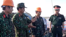 Vẫn chưa thể nhổ cọc bê tông để giải cứu cháu bé ở Đồng Tháp