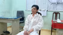 Bắt giữ đối tượng cầm kéo lao vào trụ sở tấn công cán bộ Công an phường
