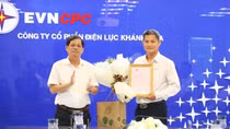 Chủ tịch UBND tỉnh trao thư khen cho người nhặt được tài sản gần 200 triệu đồng