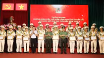 Tuyên dương gương thanh niên, phụ nữ Công an xã và Cảnh sát khu vực