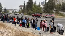 Canada sơ tán khẩn gần 20.000 dân vì thảm họa cháy rừng tồi tệ nhất