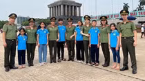 Nhân kỷ niệm Ngày Phụ nữ Việt Nam 20/10: “Mẹ đỡ đầu” CAND - sắc phục xanh nâng đỡ ước mơ