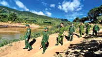 Ngủ giường “bà đẻ”,  phá án... ma túy