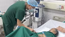 Sốt xuất huyết vào đỉnh dịch, nhiều người phải cấp cứu