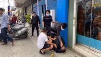 Xử lí các đối tượng bắt giữ người trái pháp luật