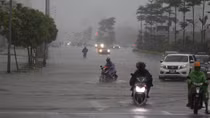 Trong 12 giờ tới, bão có thể suy yếu thành áp thấp nhiệt đới