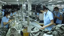 “Tăng lương tối thiểu vùng”: Một miếng khi đói bằng một gói khi no!