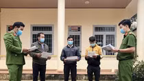 Vận động thu hồi vũ khí, vật liệu nổ ở Đắk Glong