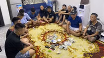 18 con bạc bị tóm trên sới xóc đĩa hàng trăm triệu đồng