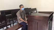 Mâu thuẫn chia tài sản sau ly hôn, chồng dùng xăng đốt vợ