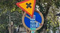 Dán giấy quảng cáo "thông cống", một người dân bị phạt 5 triệu