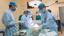 Mổ cấp cứu bắt con cho sản phụ ung thư giai đoạn 4