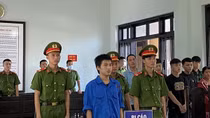Vừa mở lời can ngăn thì bị chém gục
