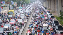 Đường Nguyễn Trãi kẹt cứng "ngộp thở” sau vụ tai nạn