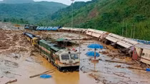 Bangladesh chìm trong biển nước, Ấn Độ điêu đứng vì lũ lụt