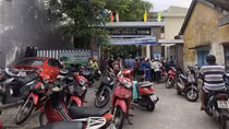 Một học sinh lớp 1 bầm tím chân tay do bạn học... “kèm cặp”