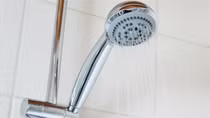 Thủ hiến Đức khuyên người dân lau người thay vì tắm để tiết kiệm năng lượng
