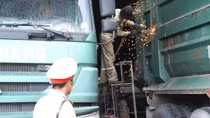 Hải Phòng mạnh tay “trảm” xe quá khổ, quá tải