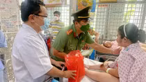 Trao yêu thương, vui Trung thu cùng bệnh nhi ung thư