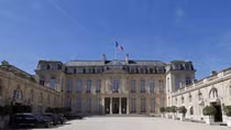 Nữ quân nhân bị đồng nghiệp cưỡng hiếp tại Điện Elysee
