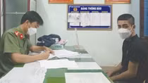 Mua gói thuốc bằng tờ 500.000 tiền giả để nhận tiền thật