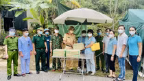 Trao 37 nghìn khẩu trang và nhu yếu phẩm tặng tuyến đầu chống dịch