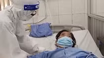 Cấp cứu thành công bệnh nhân nhiễm COVID-19 đã ngừng tim