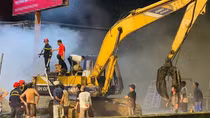 Cảnh sát khống chế đám cháy lớn tại bãi tập kết phế liệu ở Lâm Đồng