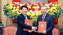 Lễ bàn giao công tác giữa Tổng Bí thư, Chủ tịch nước Tô Lâm và nguyên Chủ tịch nước Lương Cường