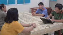 Đồng Tháp: Xử lý nhanh người phụ nữ gây rối tại tiệm vàng