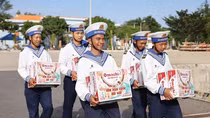 Omachi mang tinh thần đổi mới tới chiến sĩ đảo xa