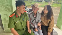 Công an xã ở Đắk Lăk xuyên đêm giúp tìm kiếm cụ ông 84 tuổi đi lạc hơn 20km