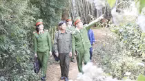 Cho bản làng yên vui