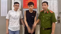 Giả vờ hỏi đường rồi dùng dao khống chế để hiếp dâm bé gái