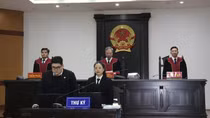 Cán bộ tòa án không được hách dịch, dọa nạt hoặc kéo dài thời gian xử lý công việc của nhân dân