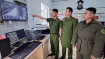 Giữ bình yên ở Cổng Trời