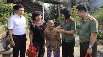 Điểm tựa của Mẹ Việt Nam Anh hùng