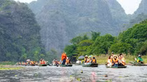 Gác cửa bình yên vùng đất du lịch Ninh Bình