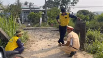 CSGT Đắk Lắk rà soát, kiến nghị xử lý khẩn cấp lối đi tự mở qua đường sắt
