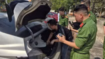Bắt đối tượng đòi nợ dùng súng bắn người