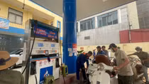 Giá xăng dầu đồng loạt giảm