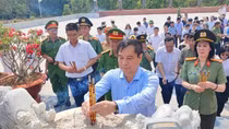 Dâng hương tưởng nhớ, tri ân các Anh hùng - Liệt sĩ tại Tây Ninh