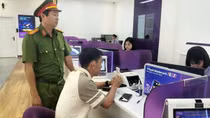 Công an xã hỗ trợ nhận lại 1,2 tỷ đồng tiền chuyển khoản nhầm