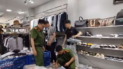 Khởi tố chủ cửa hàng bán hàng nhái nhiều thương hiệu nổi tiếng