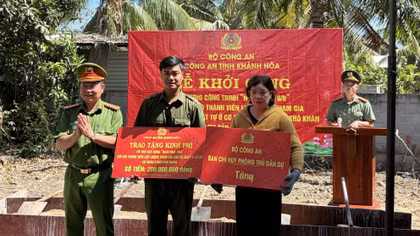 Công an Khánh Hòa xây “Ngôi nhà 19/8” tặng Tổ phó Tổ An ninh trật tự