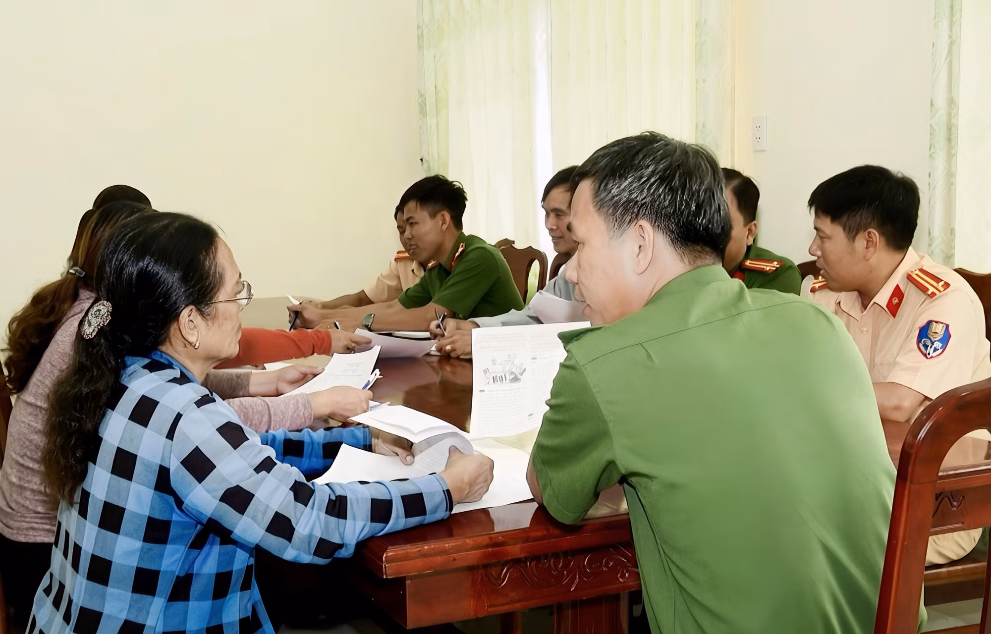 Công an tỉnh Cà Mau tăng cường tuyên truyền để người dân nắm vững và thực hiện đúng các quy định pháp luật về chơi hụi